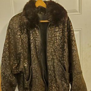 Vtg. Women's 100% Leather Fur Collar Coat. Sz. Med